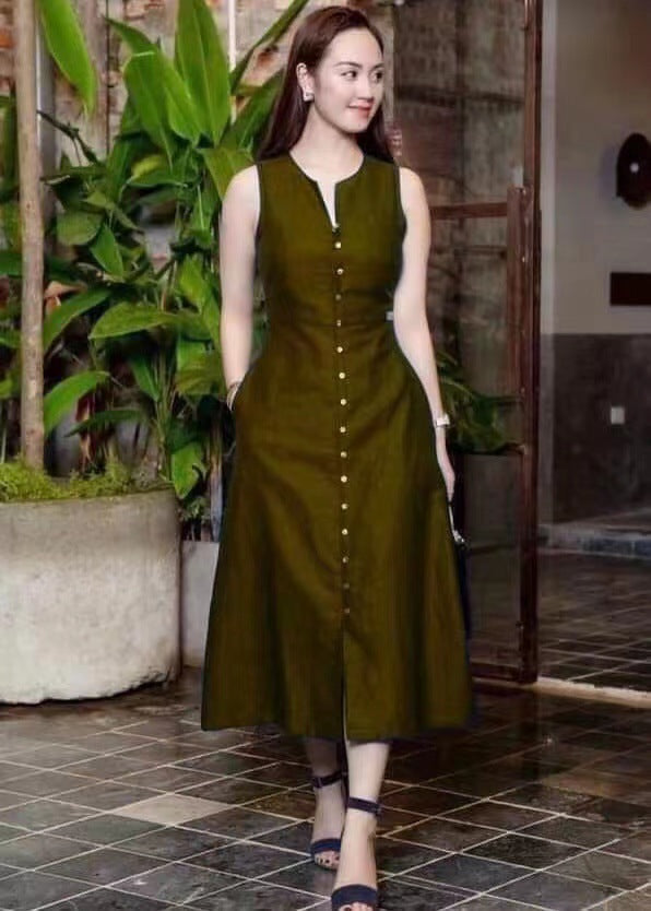 Slim fit waist cinching solid color sleeveless mid length dress